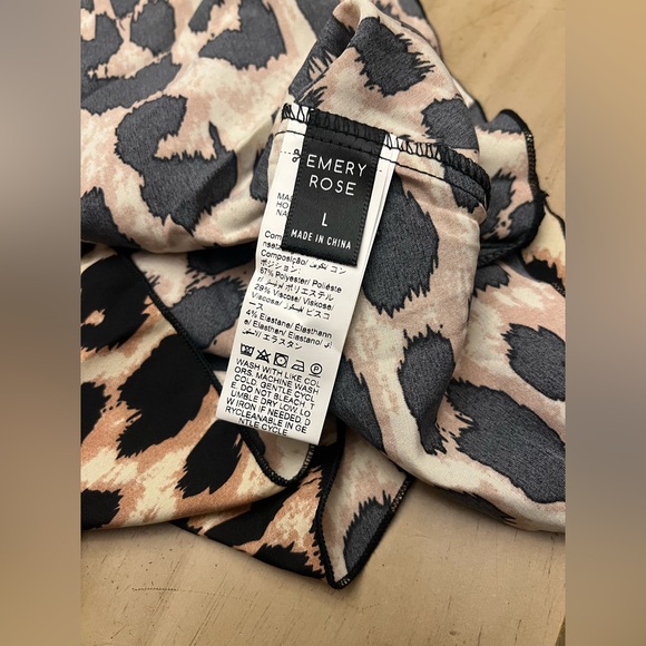 🖤 Leopard Print Dress with Black Ribbed Top & Tie Waist - Picture 6 of 7